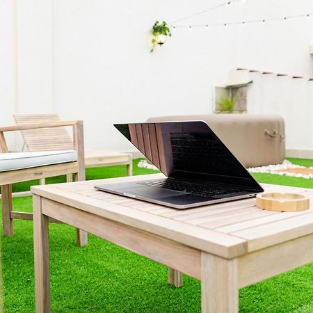 Ferienwohnung Apulialux Private 100Mq Rooftop Oasis W Jacuzzi Bari Exterior foto